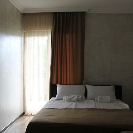 Hotel Progress Batumi Bagian luar foto