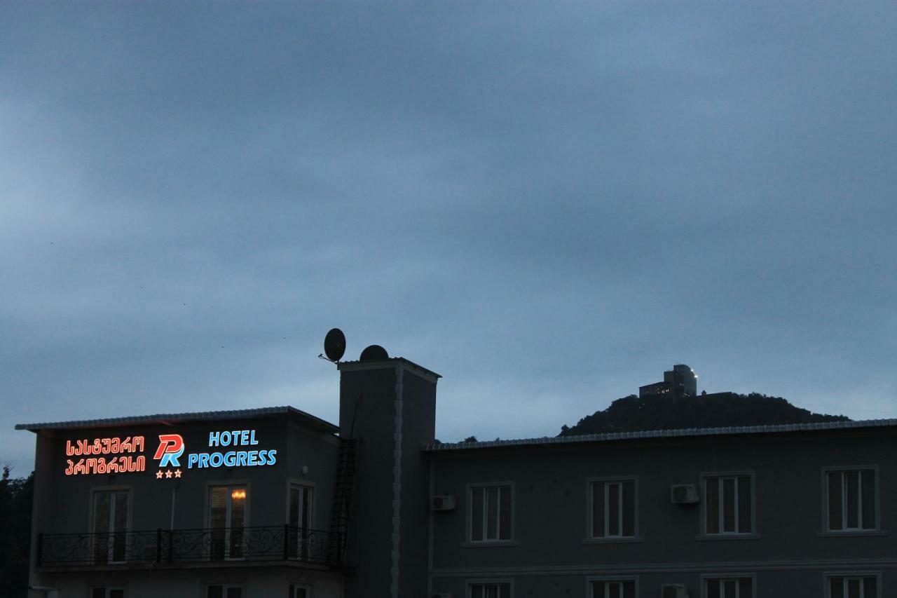 Hotel Progress Batumi Bagian luar foto