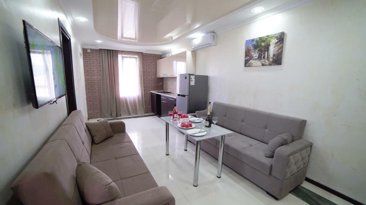 Hotel Progress Batumi Bagian luar foto