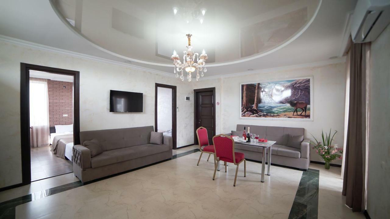 Hotel Progress Batumi Bagian luar foto