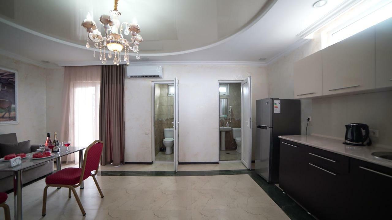 Hotel Progress Batumi Bagian luar foto
