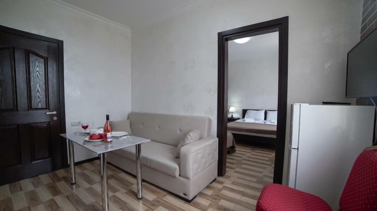 Hotel Progress Batumi Bagian luar foto